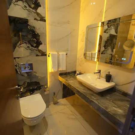 Hotel Isnova Airport 4*
